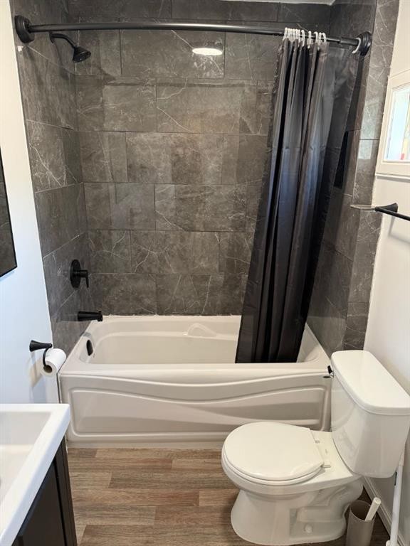 4828 51 Street, Mirror, AB - Indoor Photo Showing Bathroom
