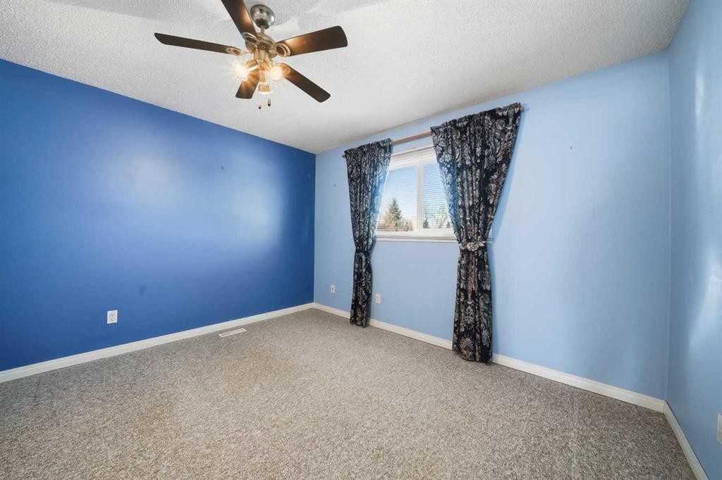 106 Denovan Crescent, Red Deer, AB - Indoor Photo Showing Other Room