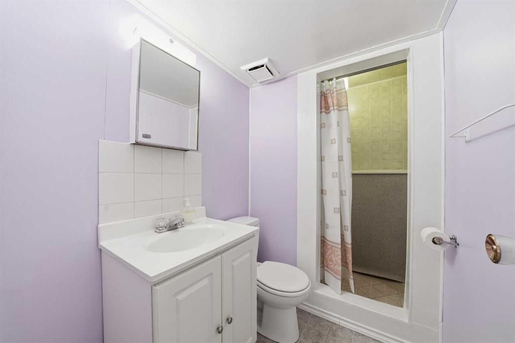 106 Denovan Crescent, Red Deer, AB - Indoor Photo Showing Bathroom