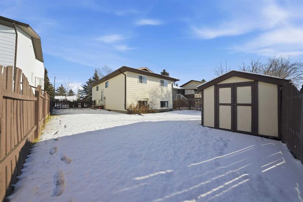 106 Denovan Crescent, Red Deer, AB - Outdoor With Exterior