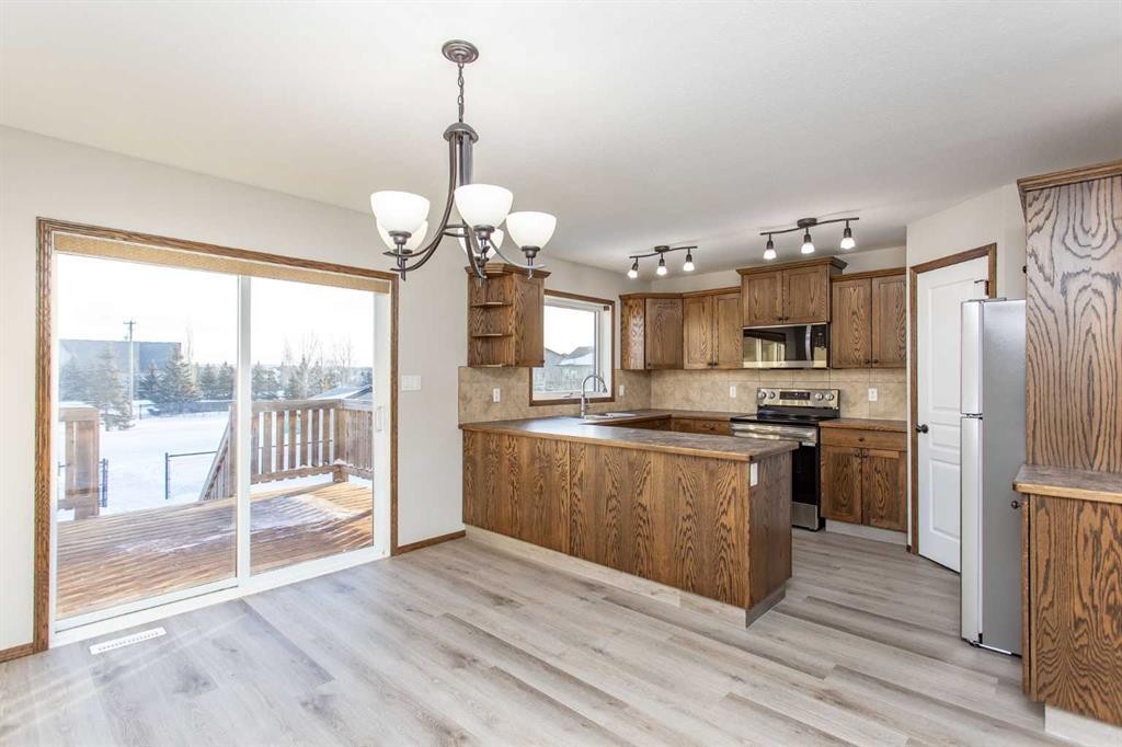 92 Iron Wolf Boulevard, Lacombe, AB - Indoor Photo Showing Kitchen