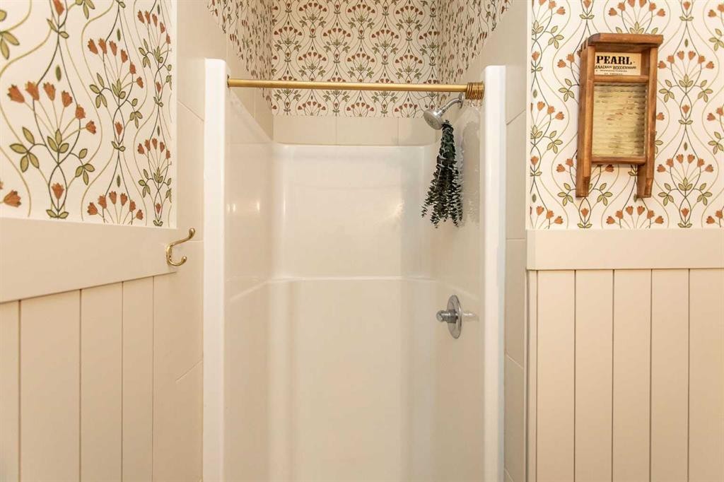 32 Carter Close, Red Deer, AB - Indoor Photo Showing Bathroom