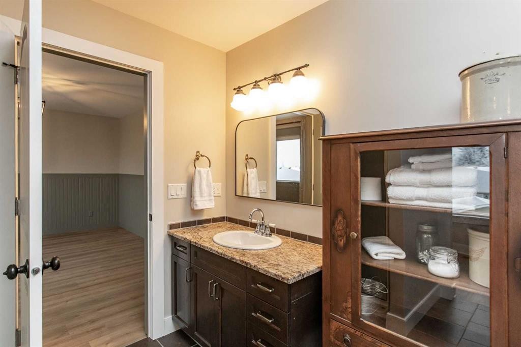32 Carter Close, Red Deer, AB - Indoor Photo Showing Bathroom