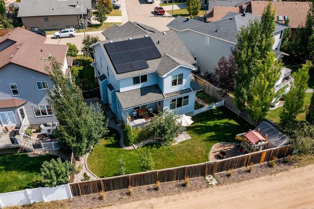 32 Carter Close, Red Deer, AB - Outdoor