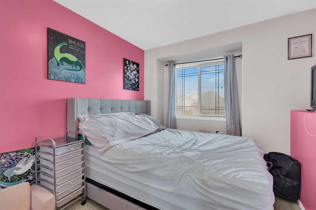 95 Jennings Crescent, Red Deer, AB - Indoor Photo Showing Bedroom