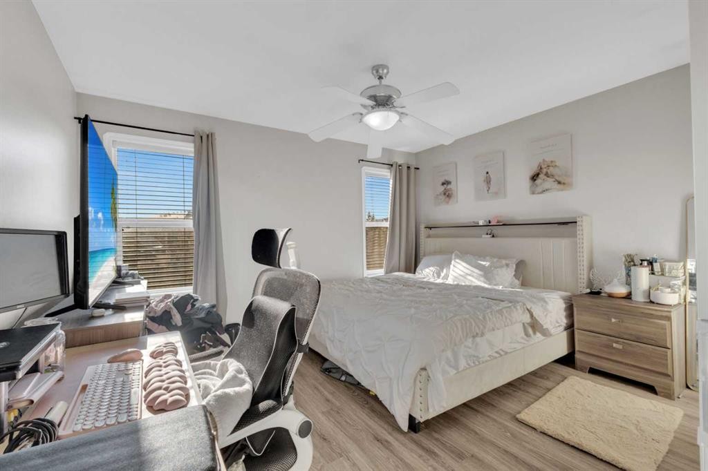 95 Jennings Crescent, Red Deer, AB - Indoor Photo Showing Bedroom