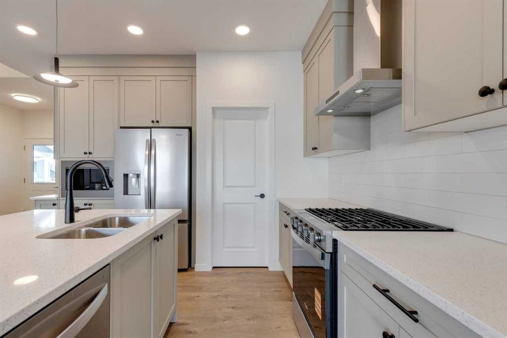 1419 Bayview Crescent Sw, Airdrie, AB - Indoor Photo Showing Kitchen With Stainless Steel Kitchen With Double Sink With Upgraded Kitchen