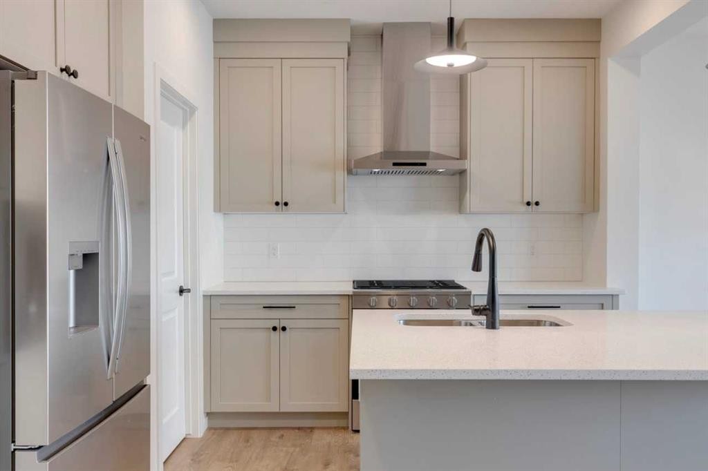 1419 Bayview Crescent Sw, Airdrie, AB - Indoor Photo Showing Kitchen With Upgraded Kitchen