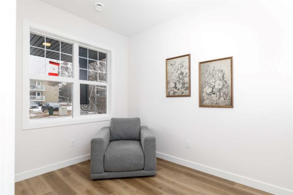 2-5463 55 Avenue, Lacombe, AB - Indoor