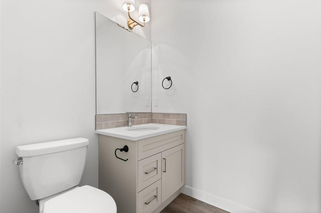 5-5463 55 Avenue, Lacombe, AB - Indoor Photo Showing Bathroom