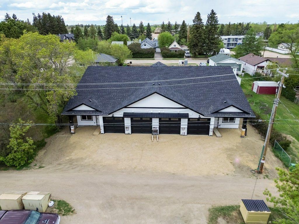 5-5463 55 Avenue, Lacombe, AB - Outdoor