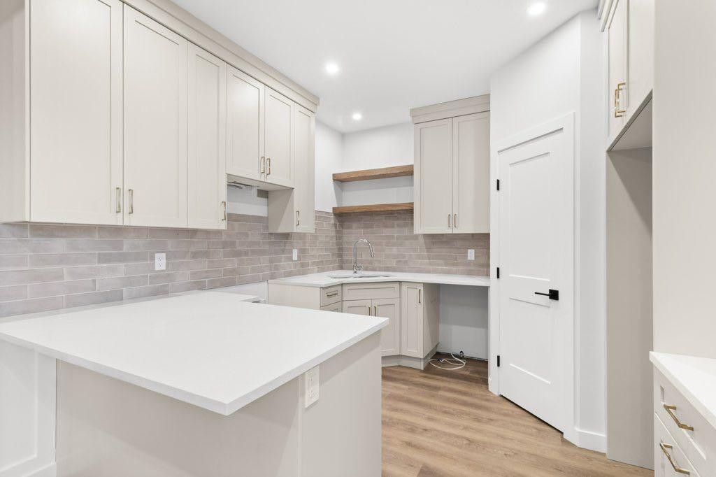 5-5463 55 Avenue, Lacombe, AB - Indoor Photo Showing Kitchen