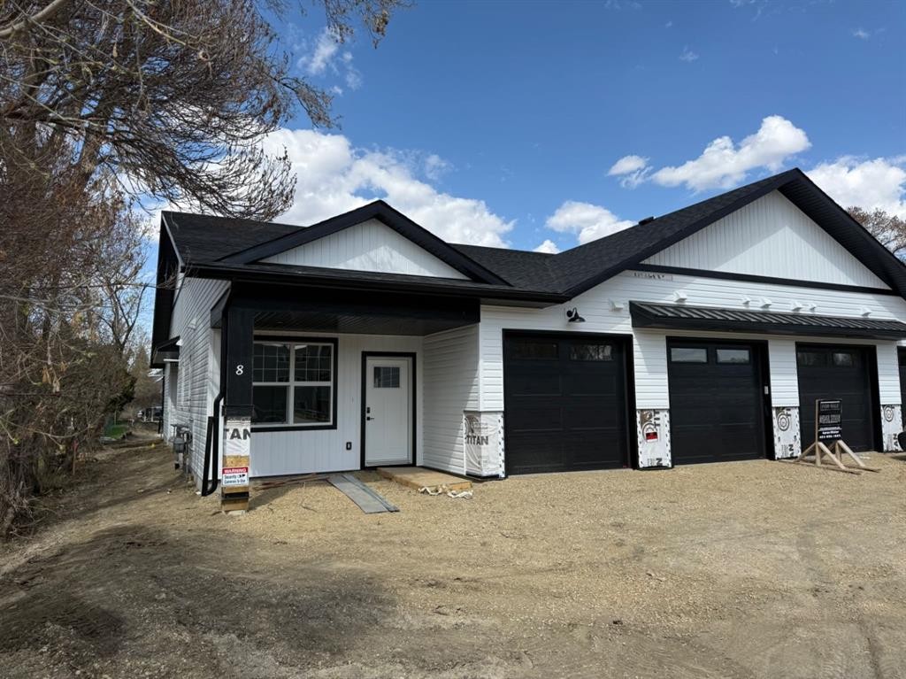 8-5463 55 Avenue, Lacombe, AB - Outdoor