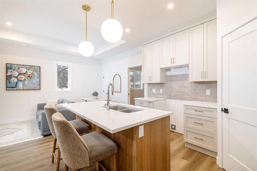 8-5463 55 Avenue, Lacombe, AB - Indoor Photo Showing Kitchen With Double Sink With Upgraded Kitchen