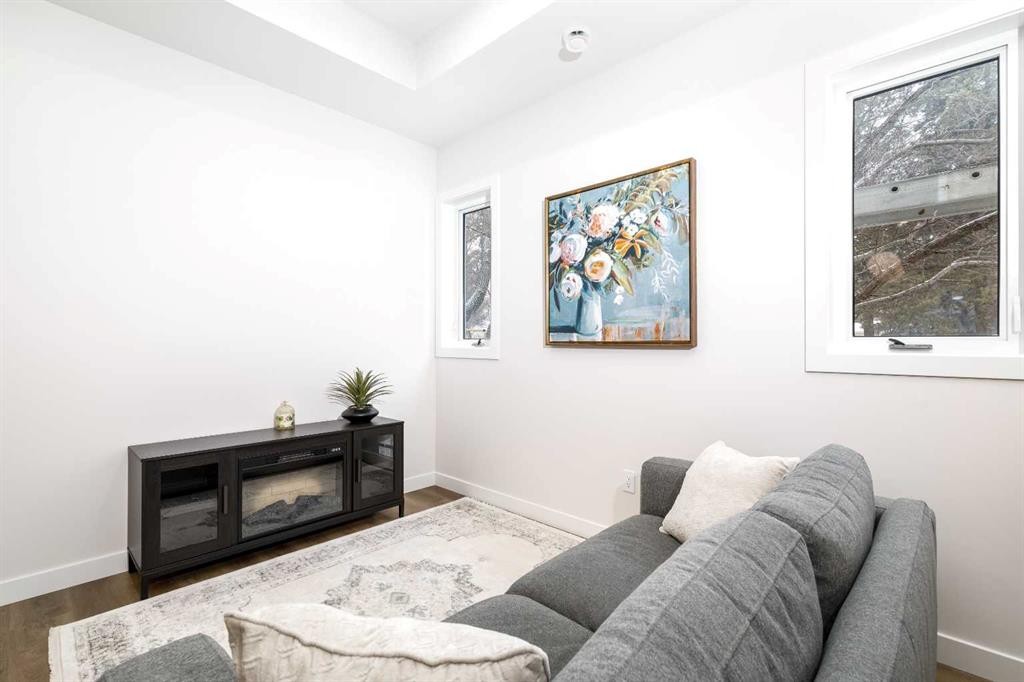 8-5463 55 Avenue, Lacombe, AB - Indoor Photo Showing Living Room