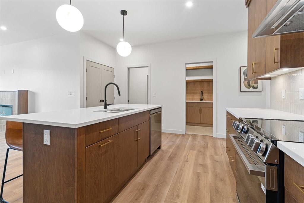 4940 Beardsley Avenue, Lacombe, AB - Indoor Photo Showing Kitchen
