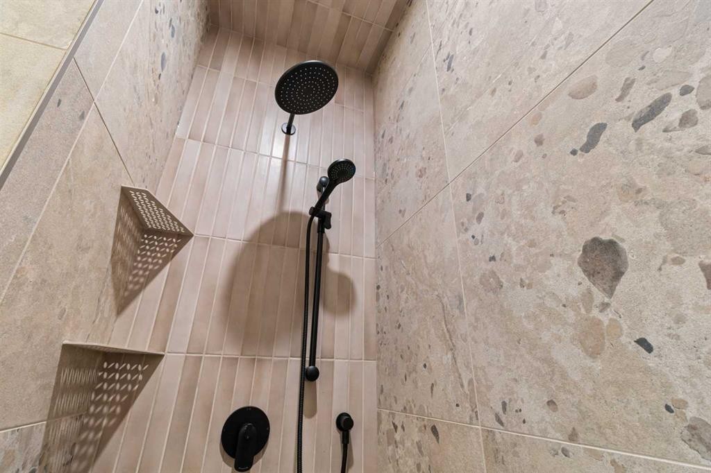 4940 Beardsley Avenue, Lacombe, AB - Indoor Photo Showing Bathroom