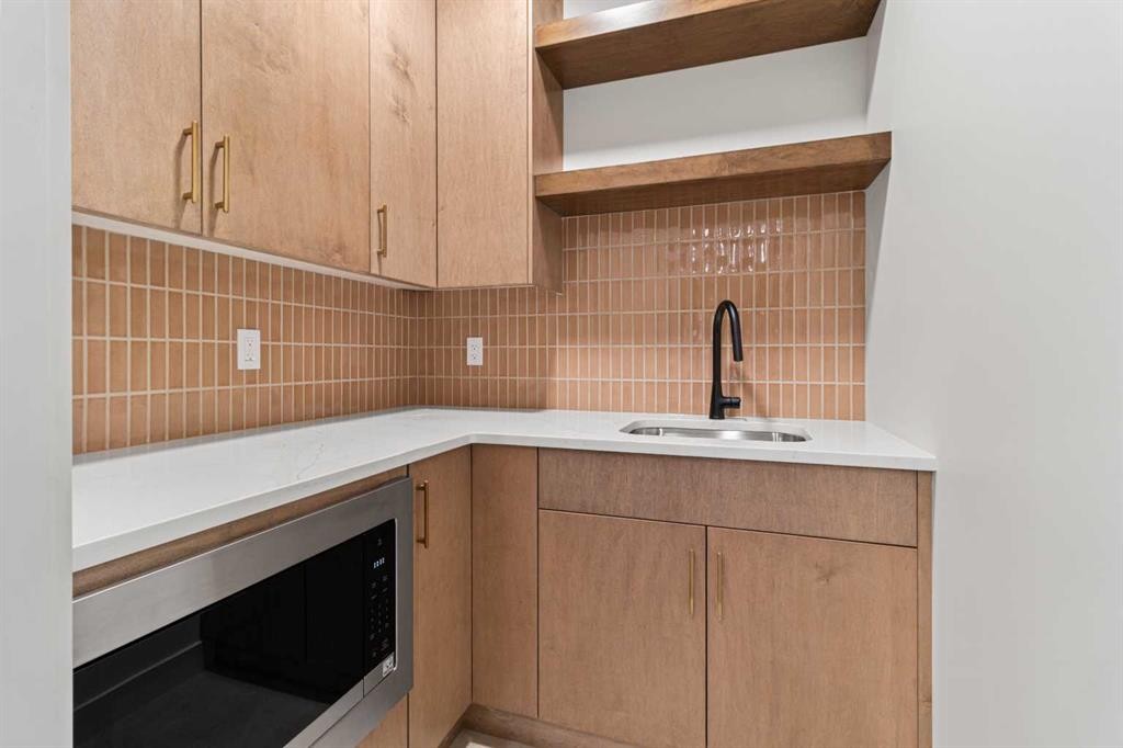4940 Beardsley Avenue, Lacombe, AB - Indoor Photo Showing Kitchen