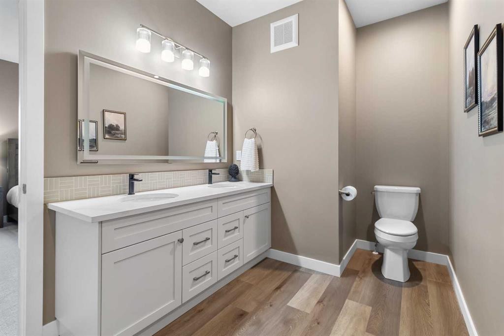 4930 Beardsley Avenue, Lacombe, AB - Indoor Photo Showing Bathroom