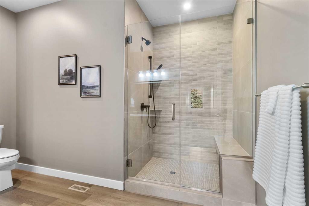 4930 Beardsley Avenue, Lacombe, AB - Indoor Photo Showing Bathroom