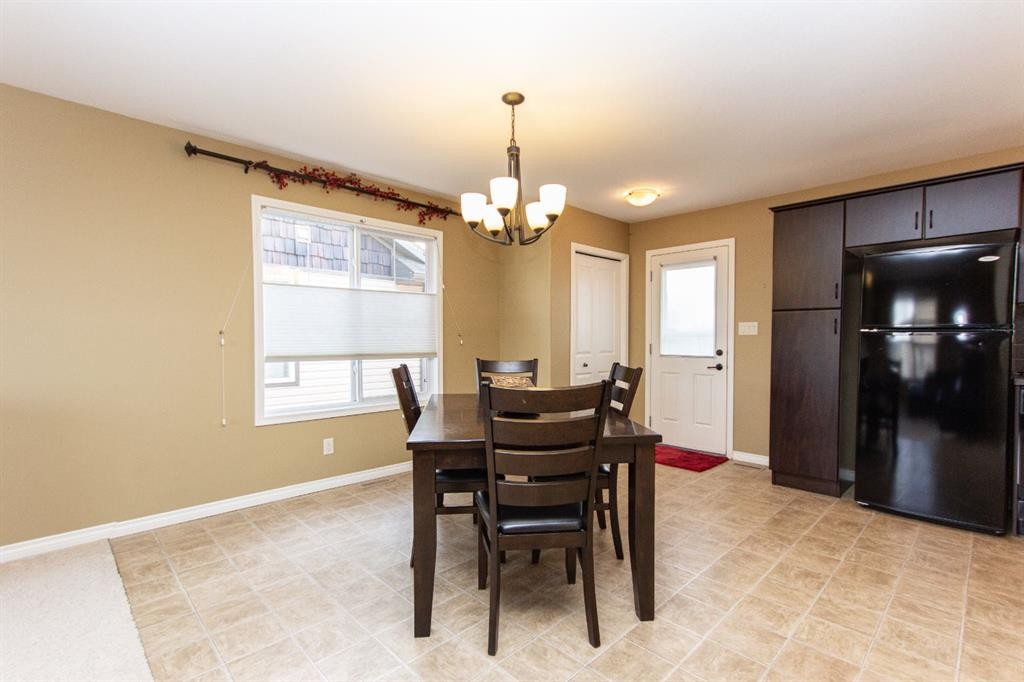 114 Redwood Boulevard, Springbrook, AB - Indoor Photo Showing Dining Room