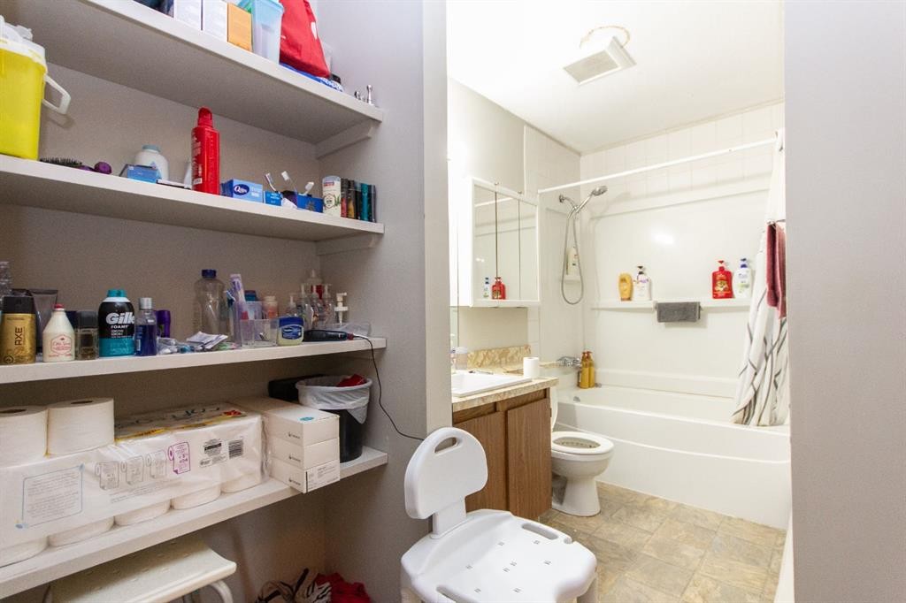 19 Gibson Close, Red Deer, AB - Indoor