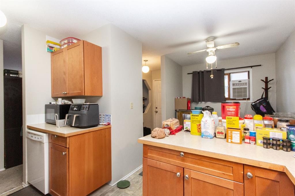 19 Gibson Close, Red Deer, AB - Indoor Photo Showing Kitchen