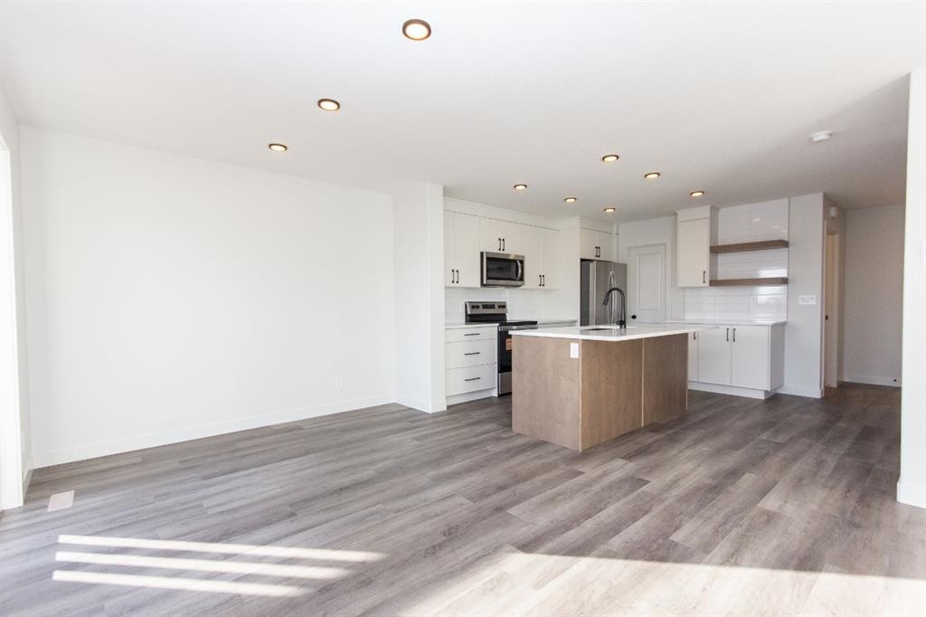 17 Trinity Street, Lacombe, AB - Indoor Photo Showing Kitchen