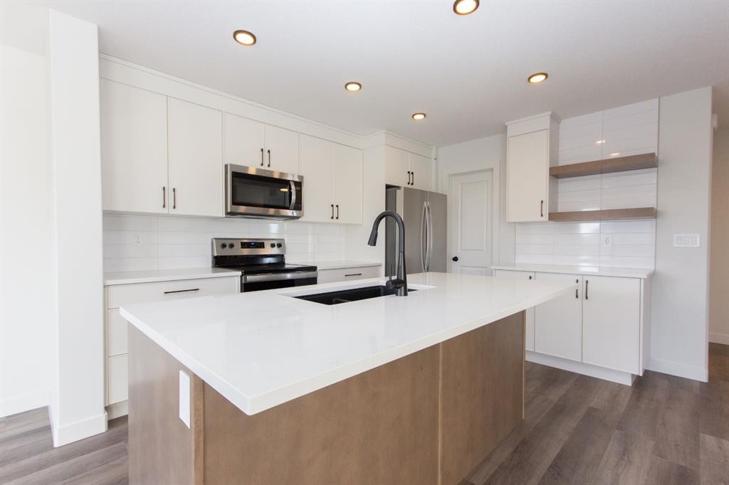 17 Trinity Street, Lacombe, AB - Indoor Photo Showing Kitchen With Stainless Steel Kitchen With Upgraded Kitchen
