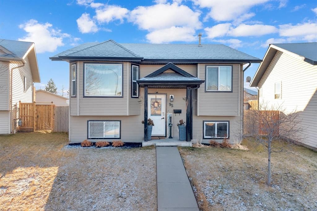95 Jennings Crescent, Red Deer, AB - Outdoor With Facade