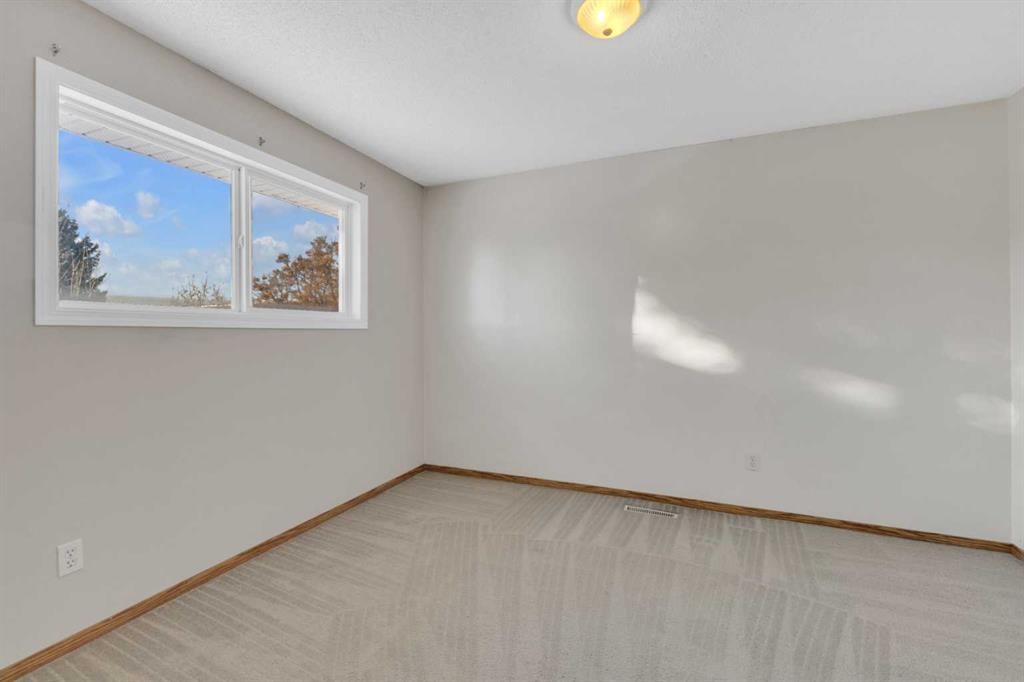 209-5831 57 Street, Red Deer, AB - Indoor Photo Showing Other Room