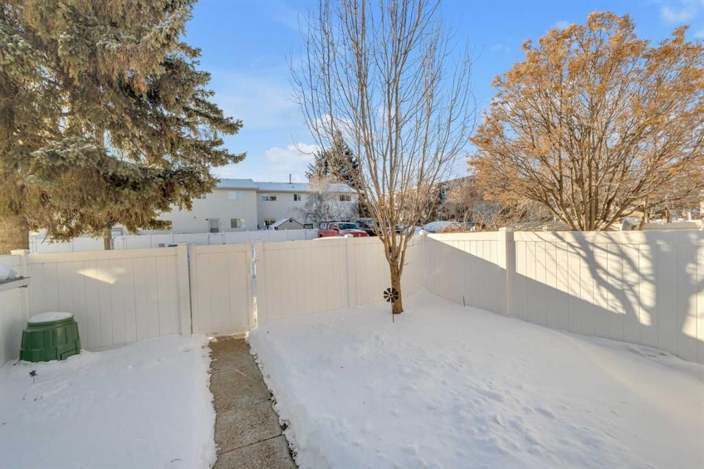 209-5831 57 Street, Red Deer, AB - Outdoor