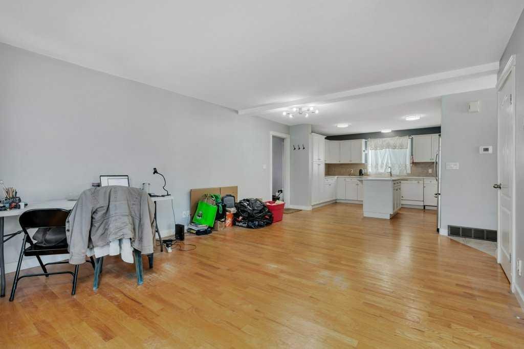 132 Sabre Road, Springbrook, AB - Indoor