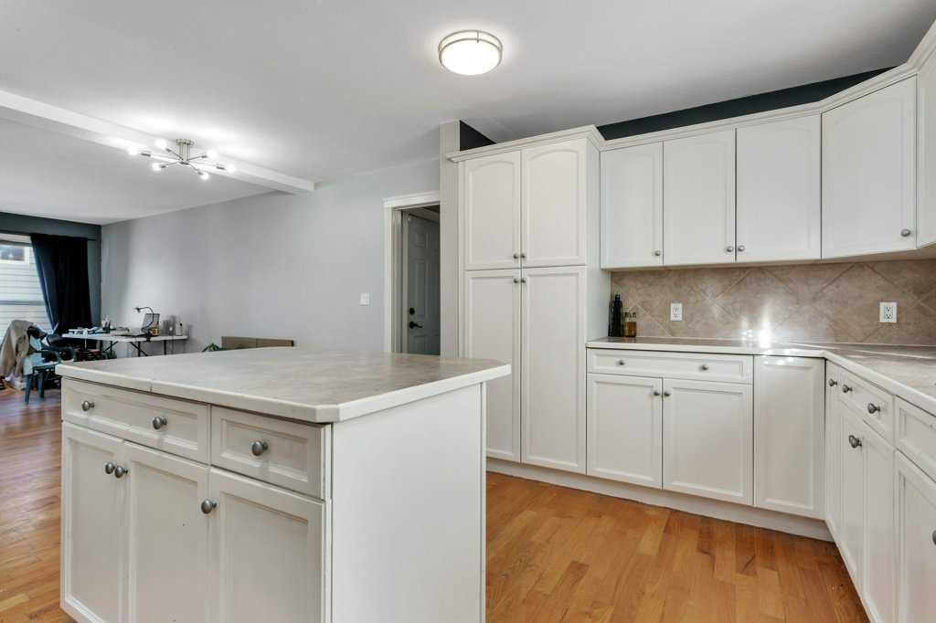 132 Sabre Road, Springbrook, AB - Indoor Photo Showing Kitchen