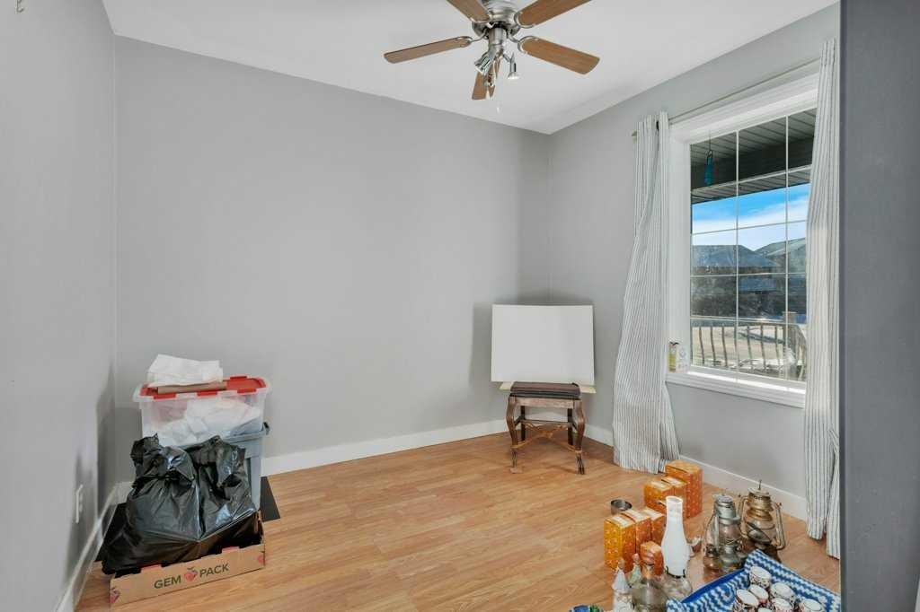 132 Sabre Road, Springbrook, AB - Indoor Photo Showing Other Room