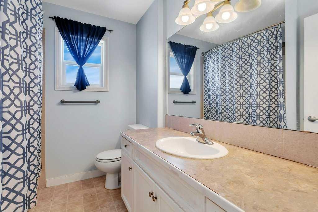 132 Sabre Road, Springbrook, AB - Indoor Photo Showing Bathroom