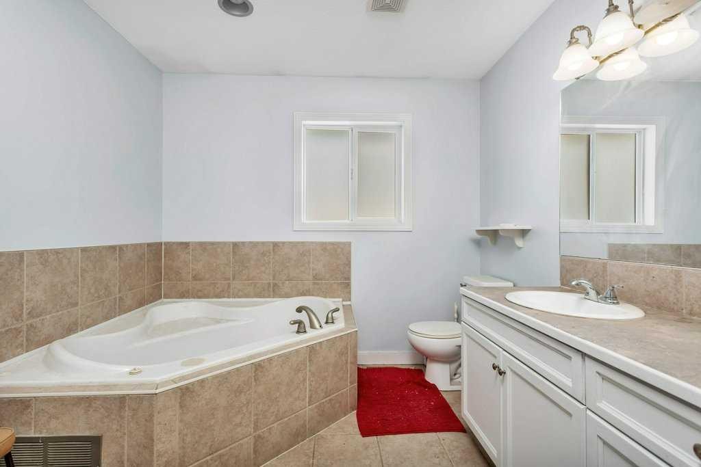 132 Sabre Road, Springbrook, AB - Indoor Photo Showing Bathroom