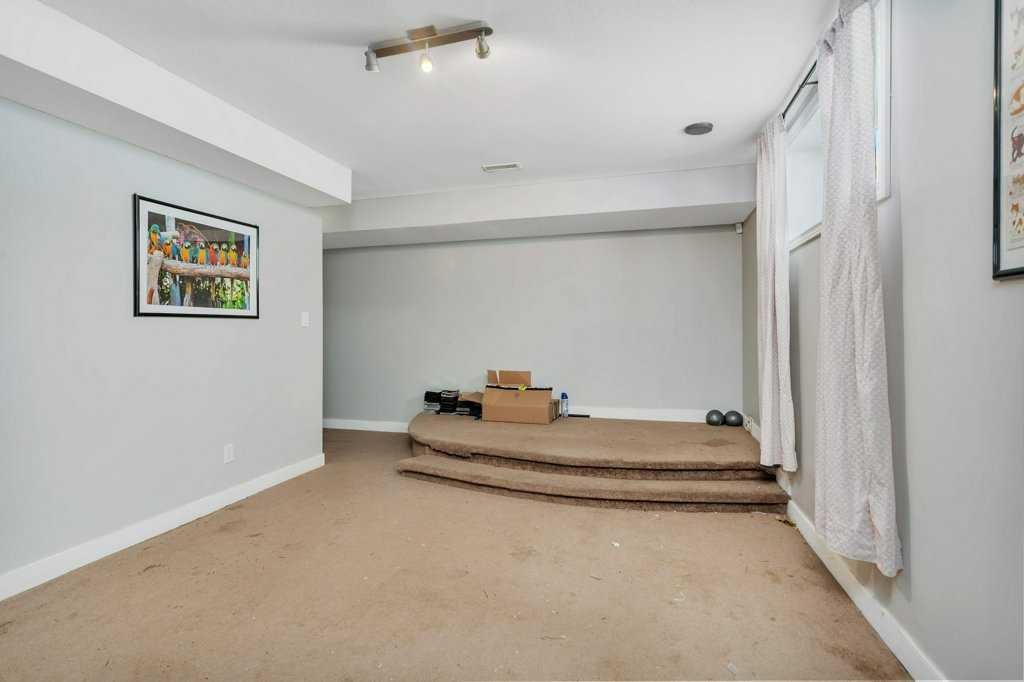132 Sabre Road, Springbrook, AB - Indoor Photo Showing Other Room