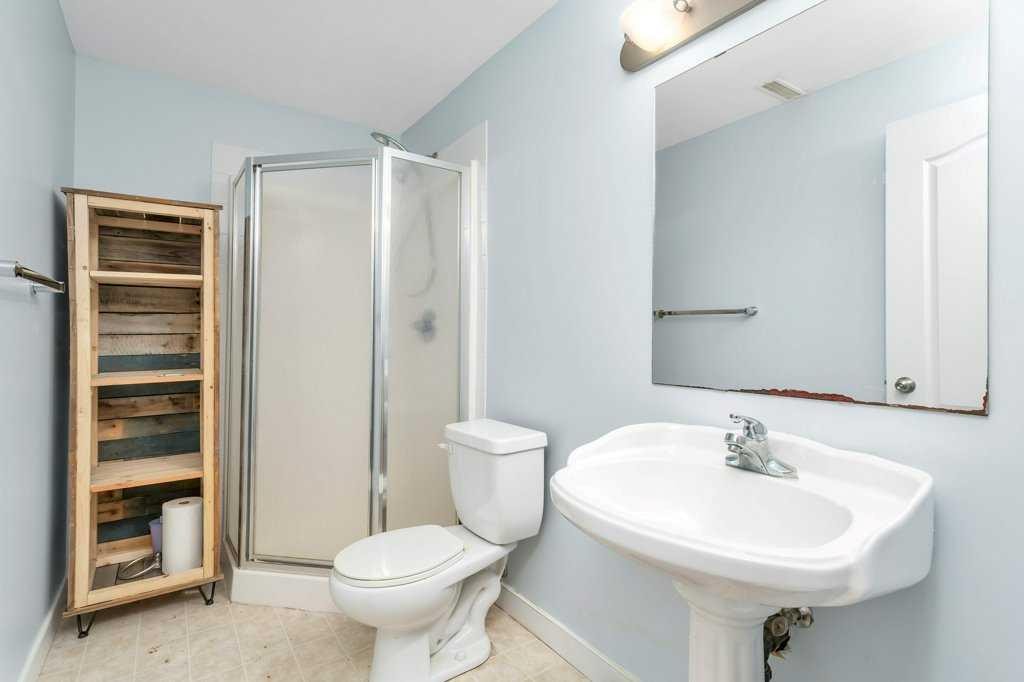 132 Sabre Road, Springbrook, AB - Indoor Photo Showing Bathroom