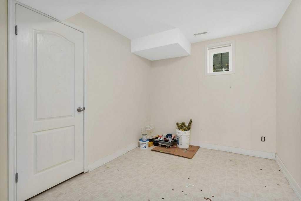 132 Sabre Road, Springbrook, AB - Indoor Photo Showing Other Room
