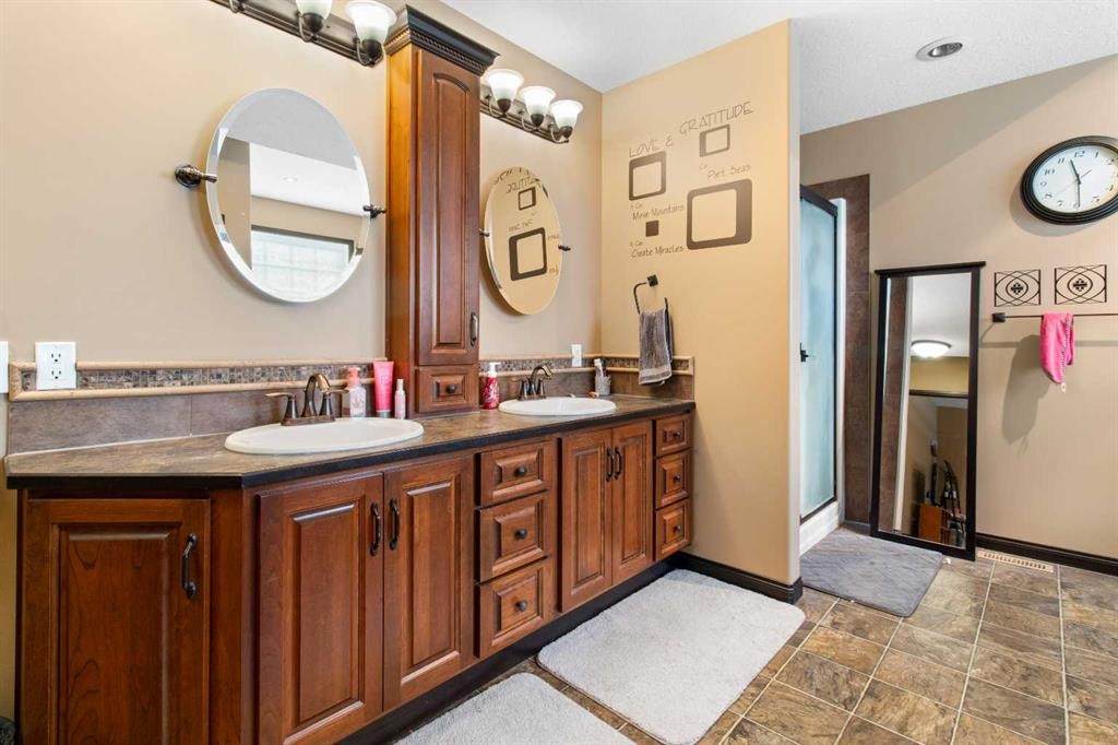 2120 18 Avenue, Delburne, AB - Indoor Photo Showing Bathroom