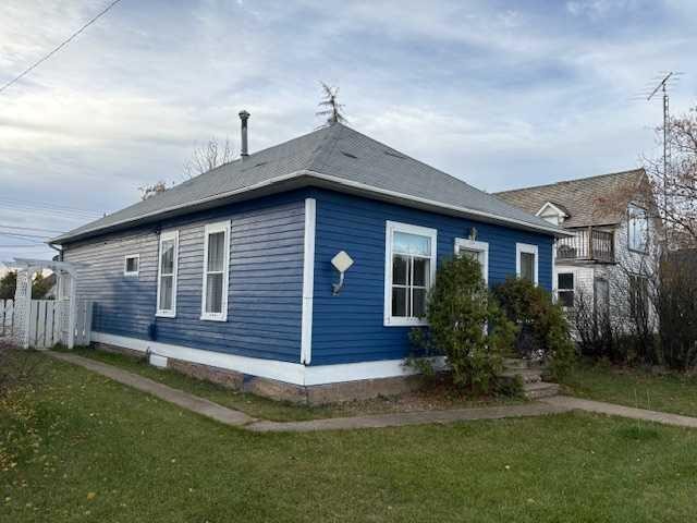 4919 49 Street, Hardisty, AB - Outdoor