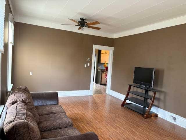 4919 49 Street, Hardisty, AB - Indoor