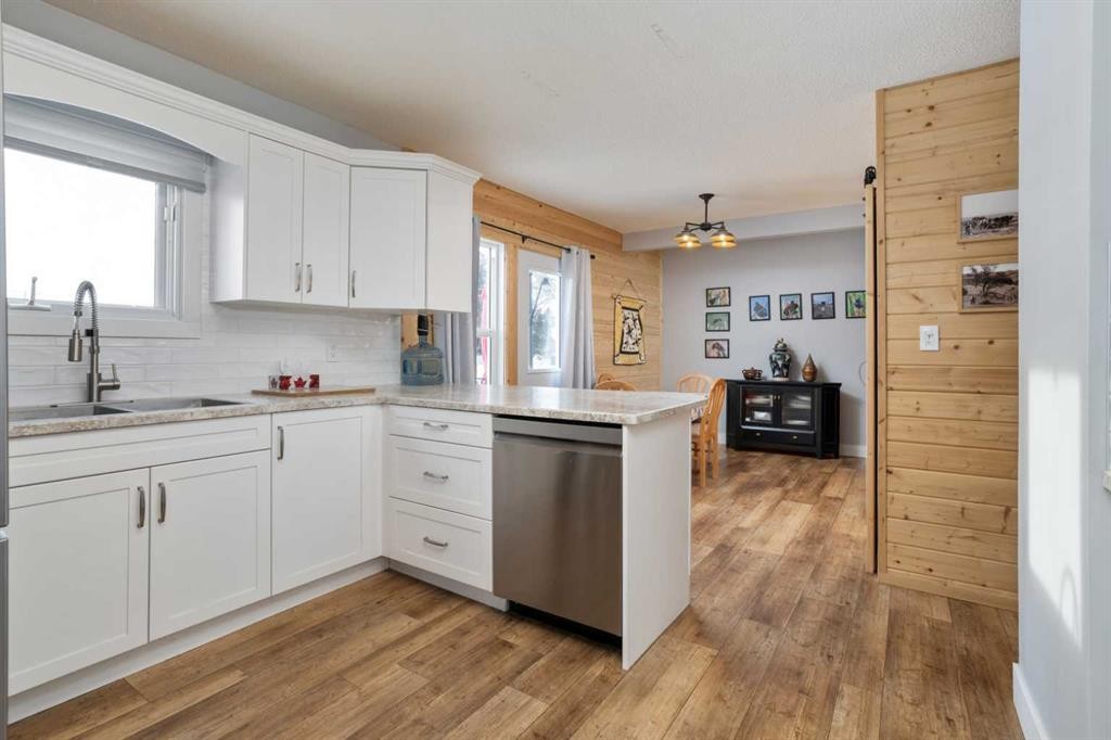 5615 49 Avenue, Killam, AB - Indoor Photo Showing Kitchen