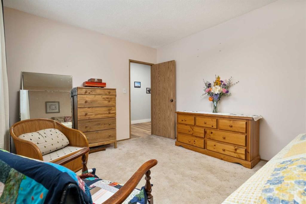 5615 49 Avenue, Killam, AB - Indoor Photo Showing Bedroom