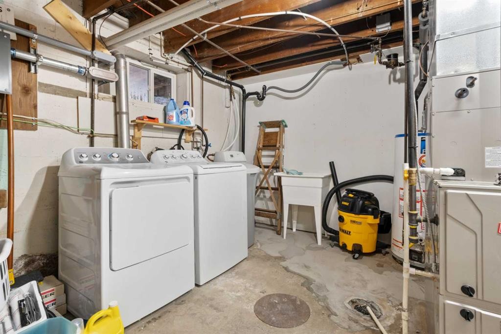 5615 49 Avenue, Killam, AB - Indoor Photo Showing Laundry Room