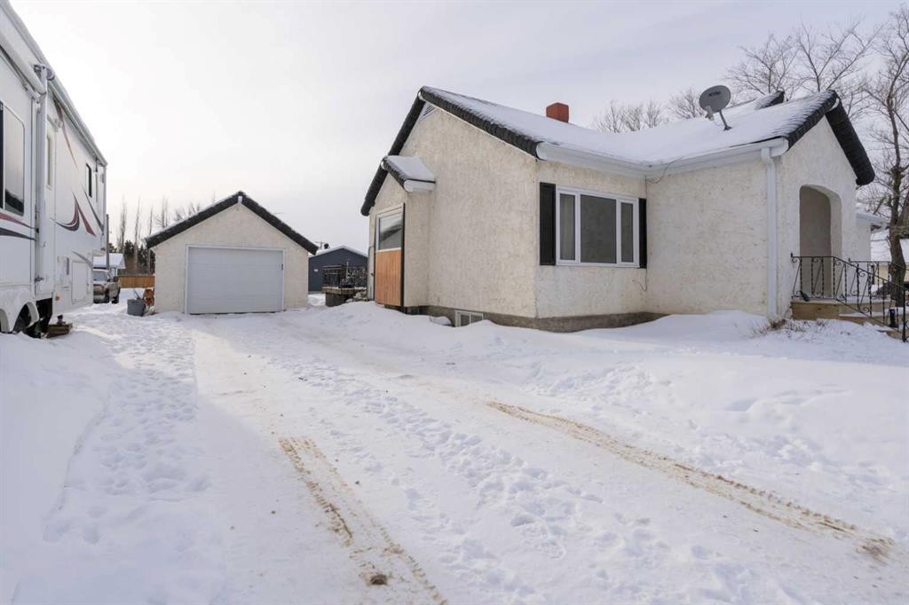 5615 49 Avenue, Killam, AB - Outdoor With Exterior
