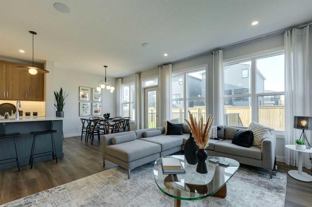 181 Mitchell Road Nw, Calgary, AB - Indoor Photo Showing Living Room