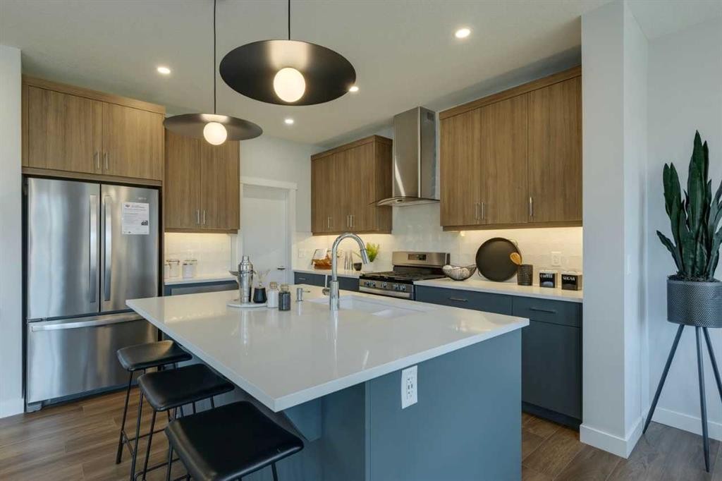 181 Mitchell Road Nw, Calgary, AB - Indoor Photo Showing Kitchen With Upgraded Kitchen