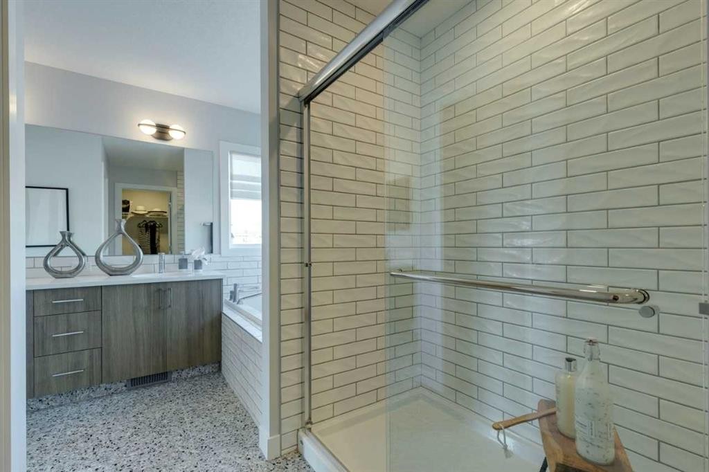 181 Mitchell Road Nw, Calgary, AB - Indoor Photo Showing Bathroom